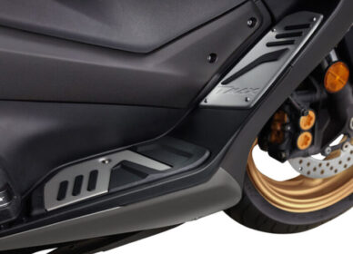 TMAX 560 | YAMAHA 原廠金屬止滑腳踏板 (前後組)
