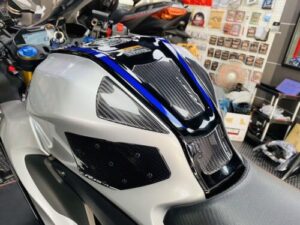 R15V4-DMV油箱保護貼