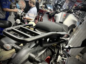 MT15 | DMV後行李架